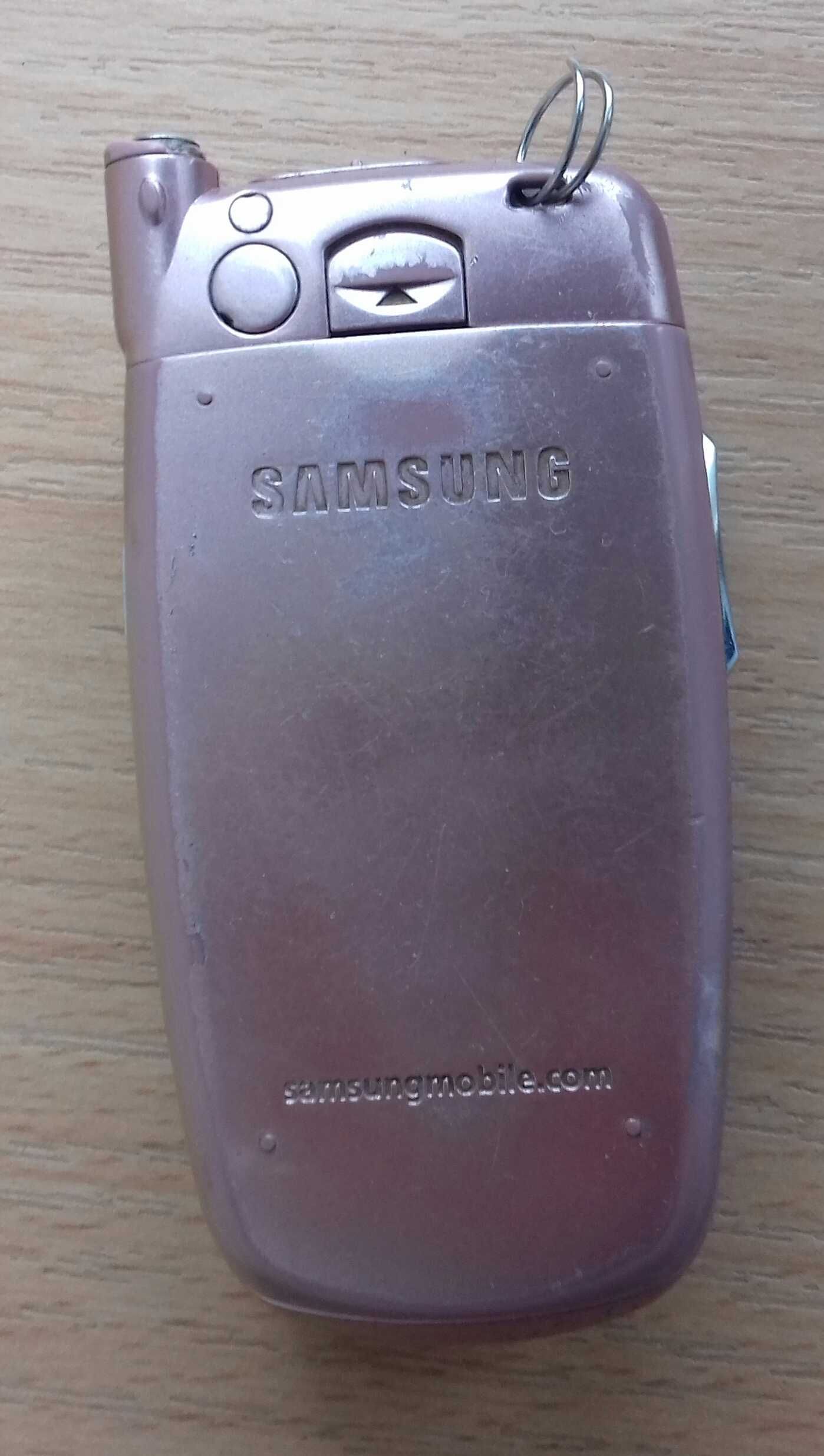 Мобильный телефон Samsung SGH-E600 (кнопочный ретро раскладушка)