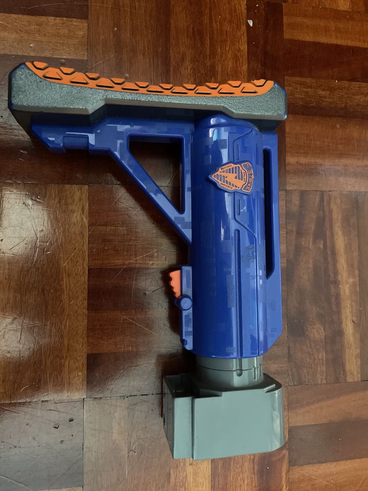 Nerf N-Strike usado em troneios