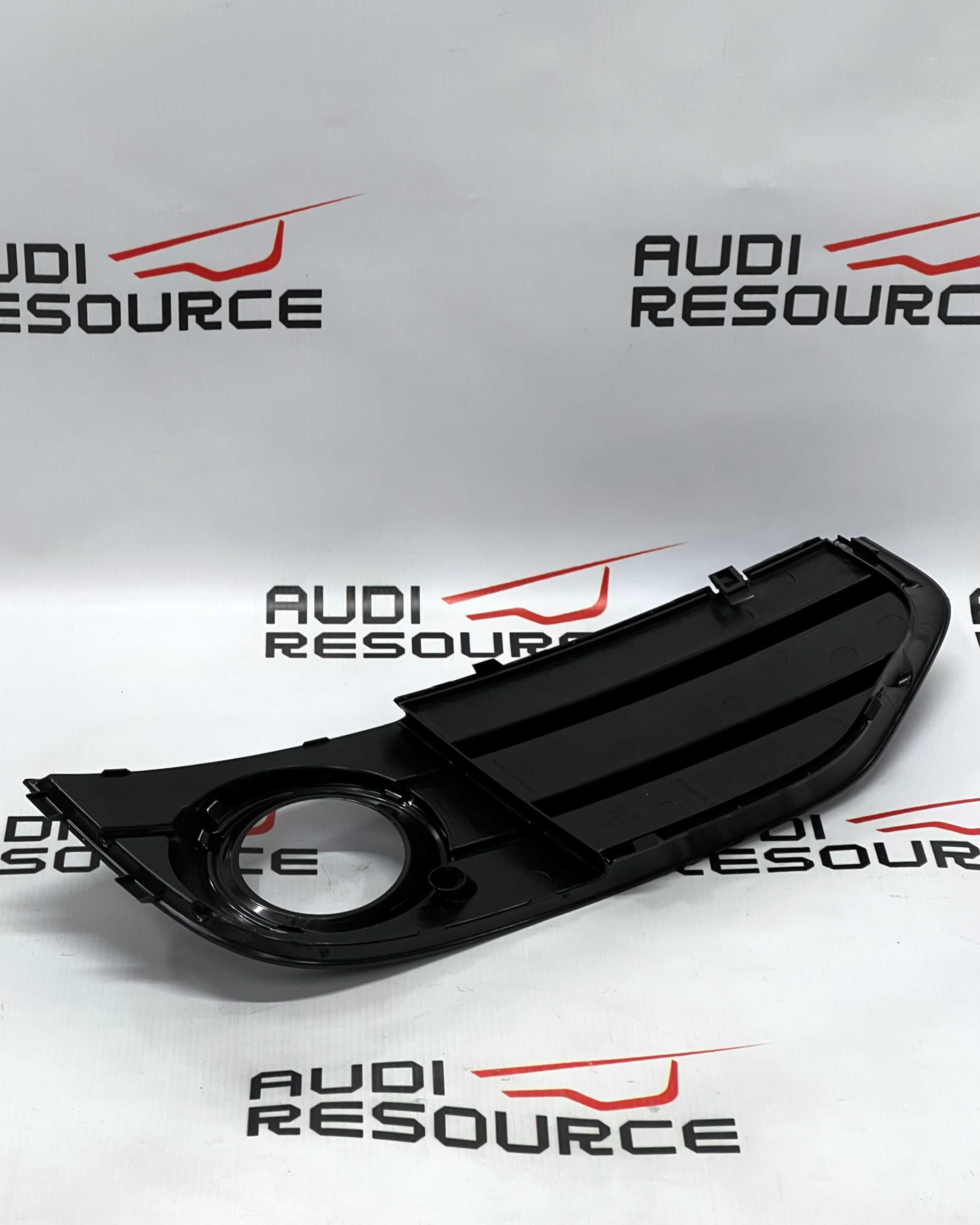 Решітка противотуманки Audi A4 B8 Allroad 8K0807682 J H 8K0807681J