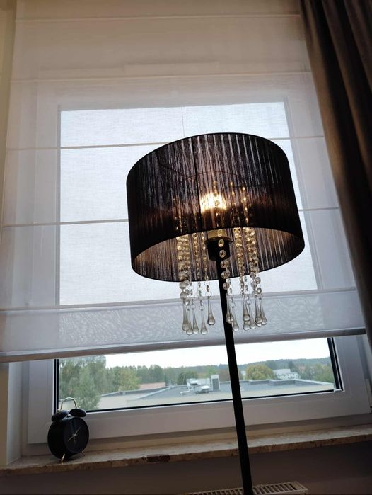 Czarna lampa stojąca podłogowa klosz abażur