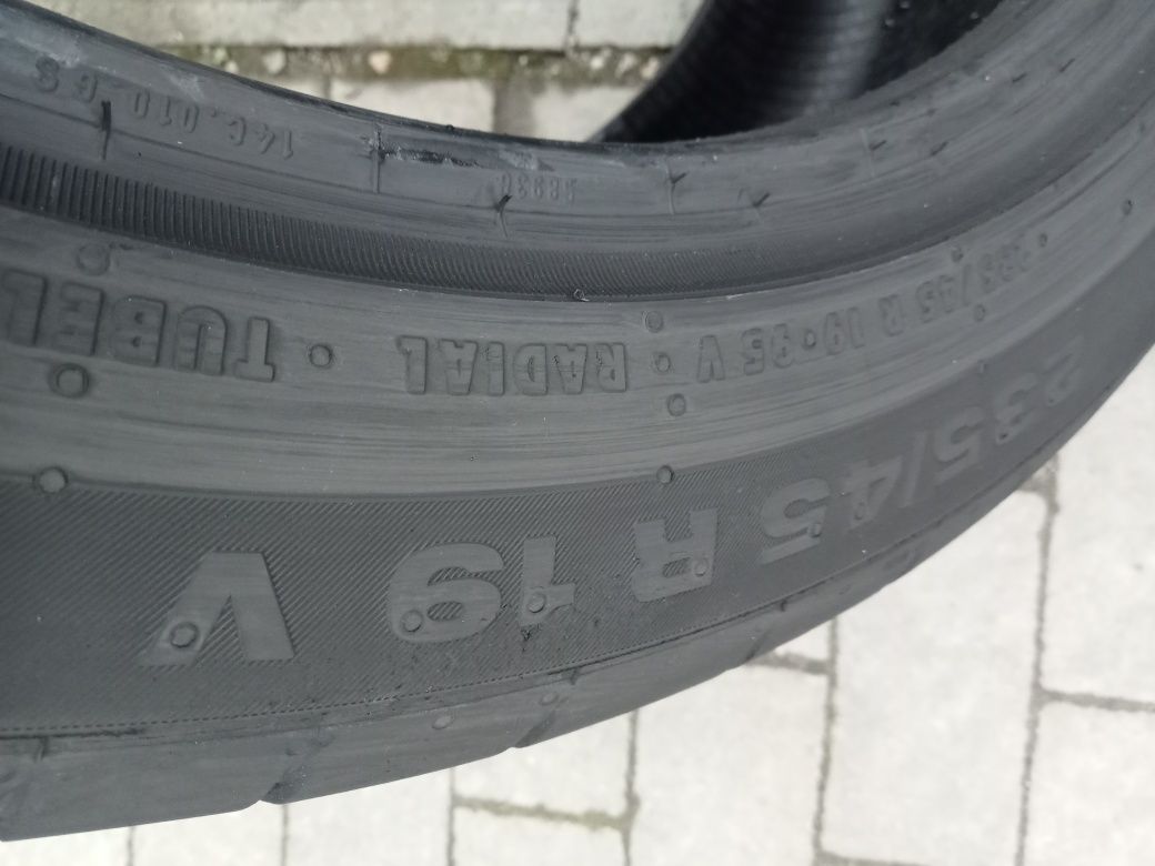 4x Opony Używane Letnie 235/45R19 Continental