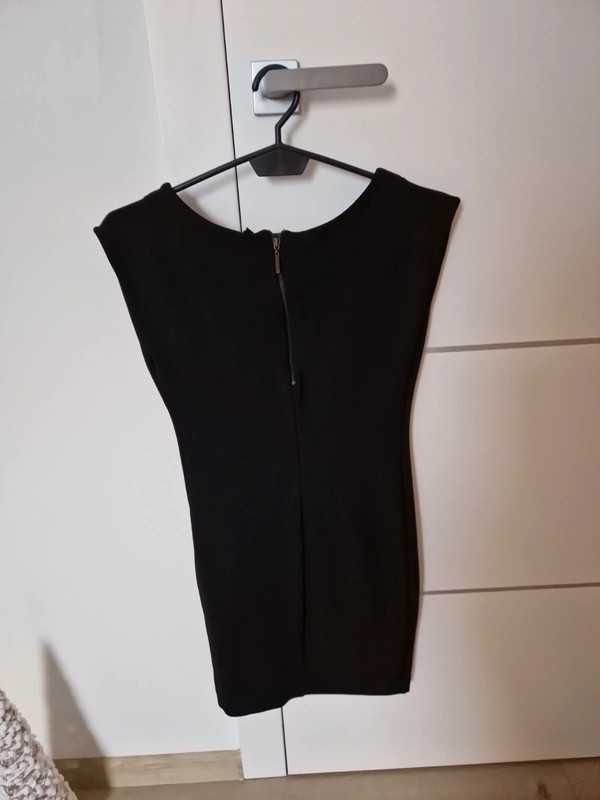 Czarna dopasowana sukienka mini bez rękawów Zara XS