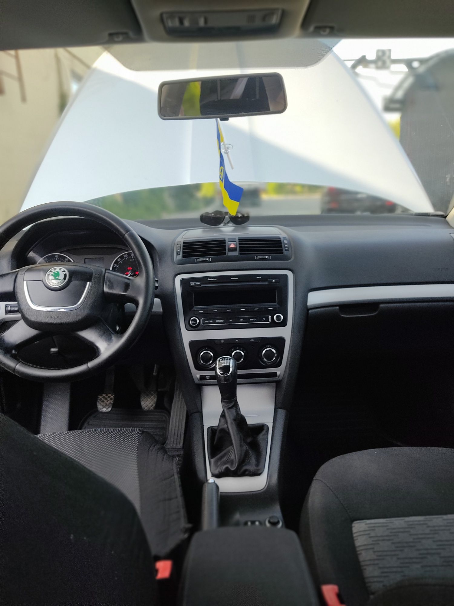 продам легковий автомобіль