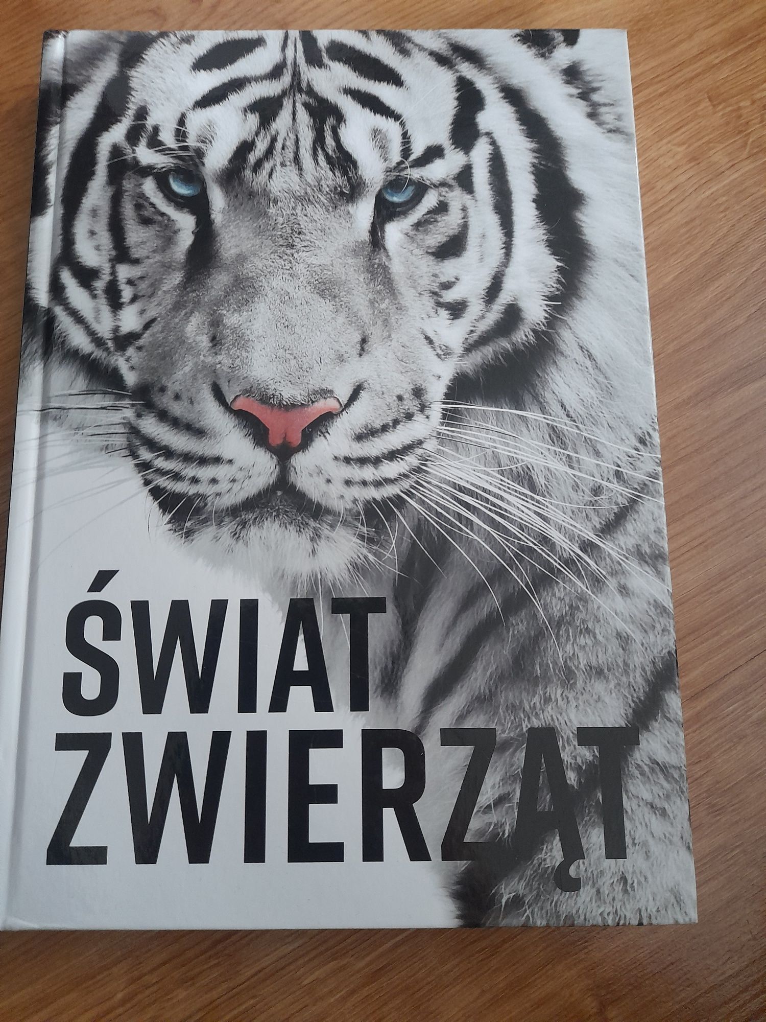 Książka o zwierzętach " świat zwierząt "