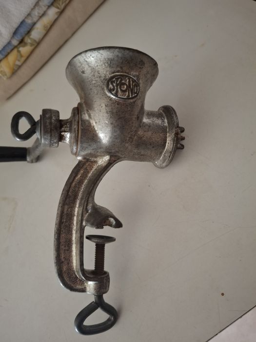 Moedor de carne picsdor antigo em aço inglês