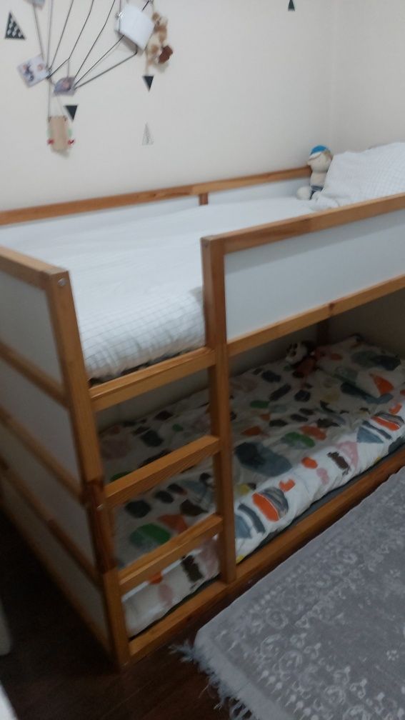 Beliche IKEA com estrados e colchão