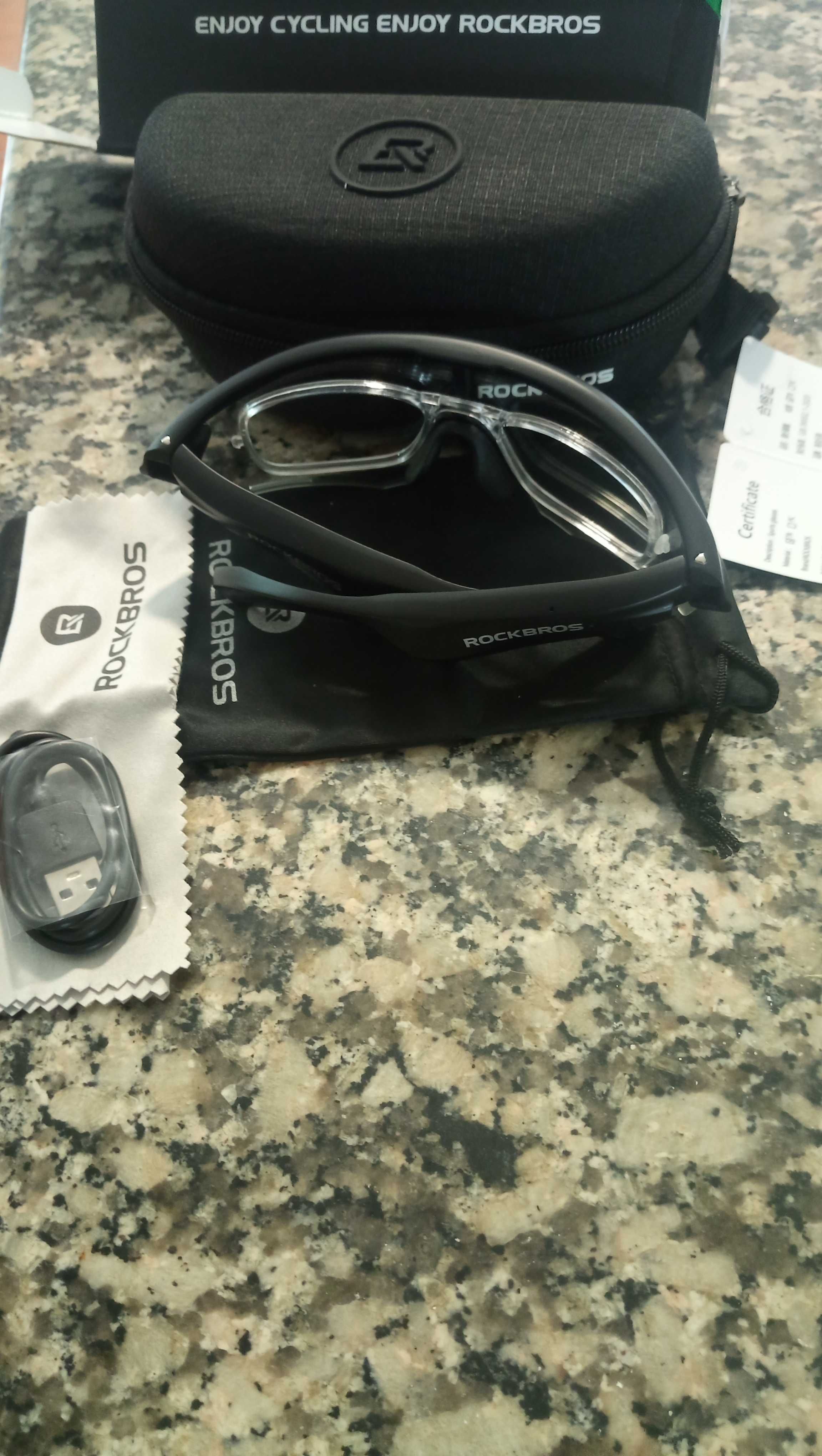 Óculos rockbros com fones integrados