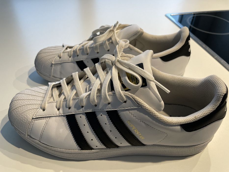 Adidas SUPERSTAR novas. Usadas 2 vezes. Motivo da venda: apertadas