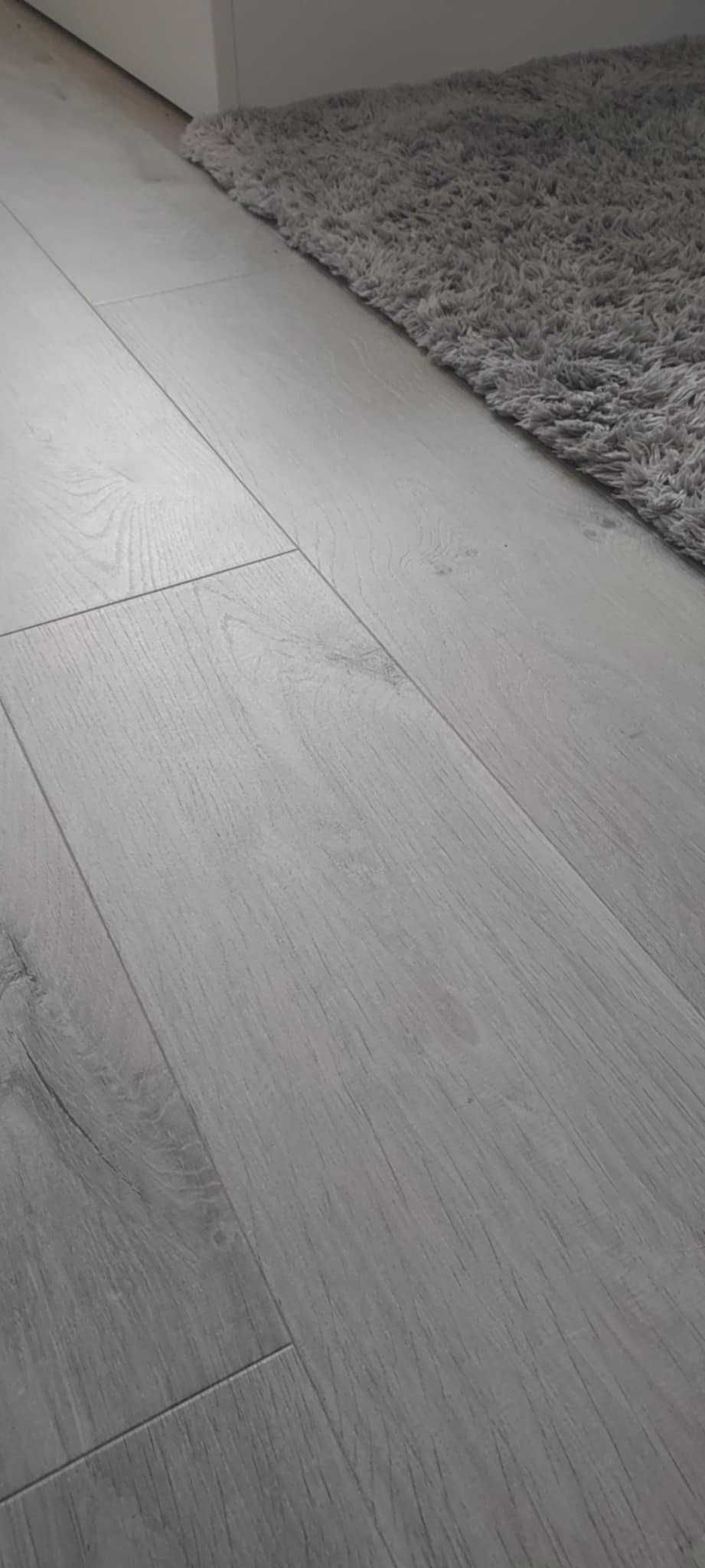 Panele podłogowe QuickStep Dąb spokojny jasny