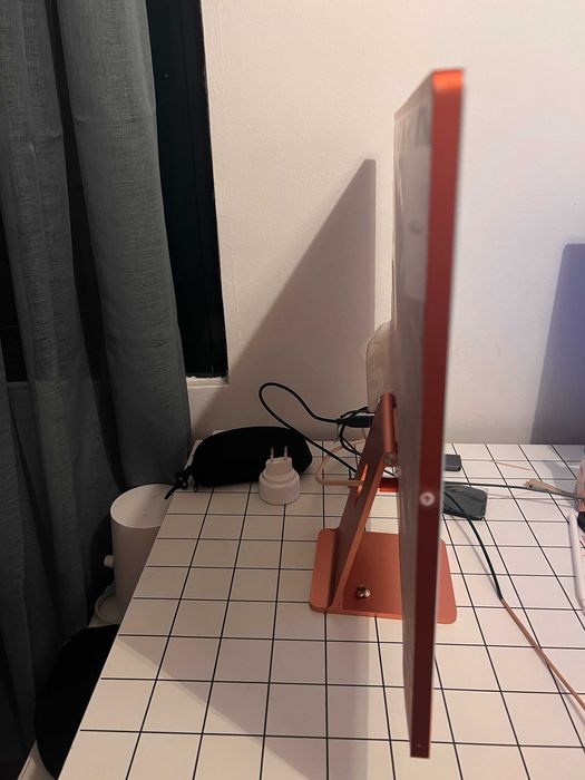 iMac 24" M1 (2021) - 8GB RAM / 1TB SSD – Ecrã com linhas