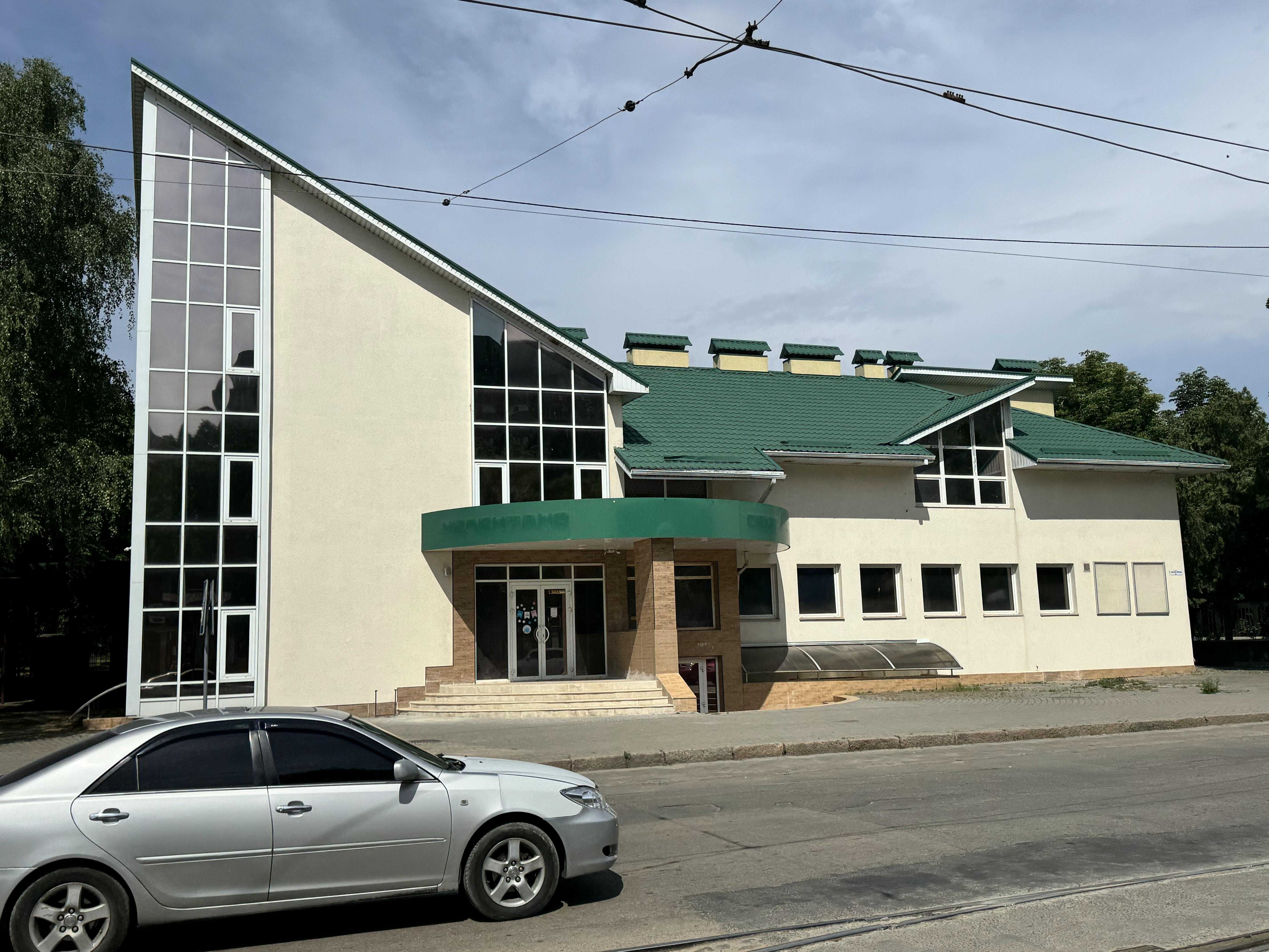 6 Слобідська  окремо стояча будівля 1000 кв.м. ціна 200000 грн/міс