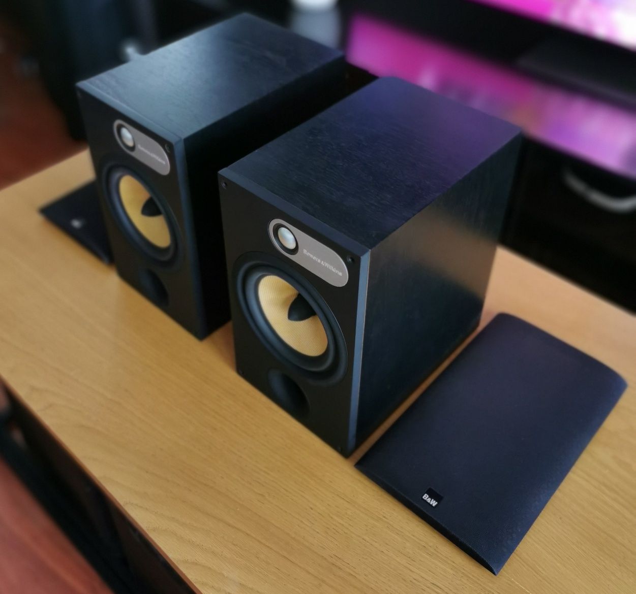 Kolumny głośnikowe Bowers & Wilkins 685