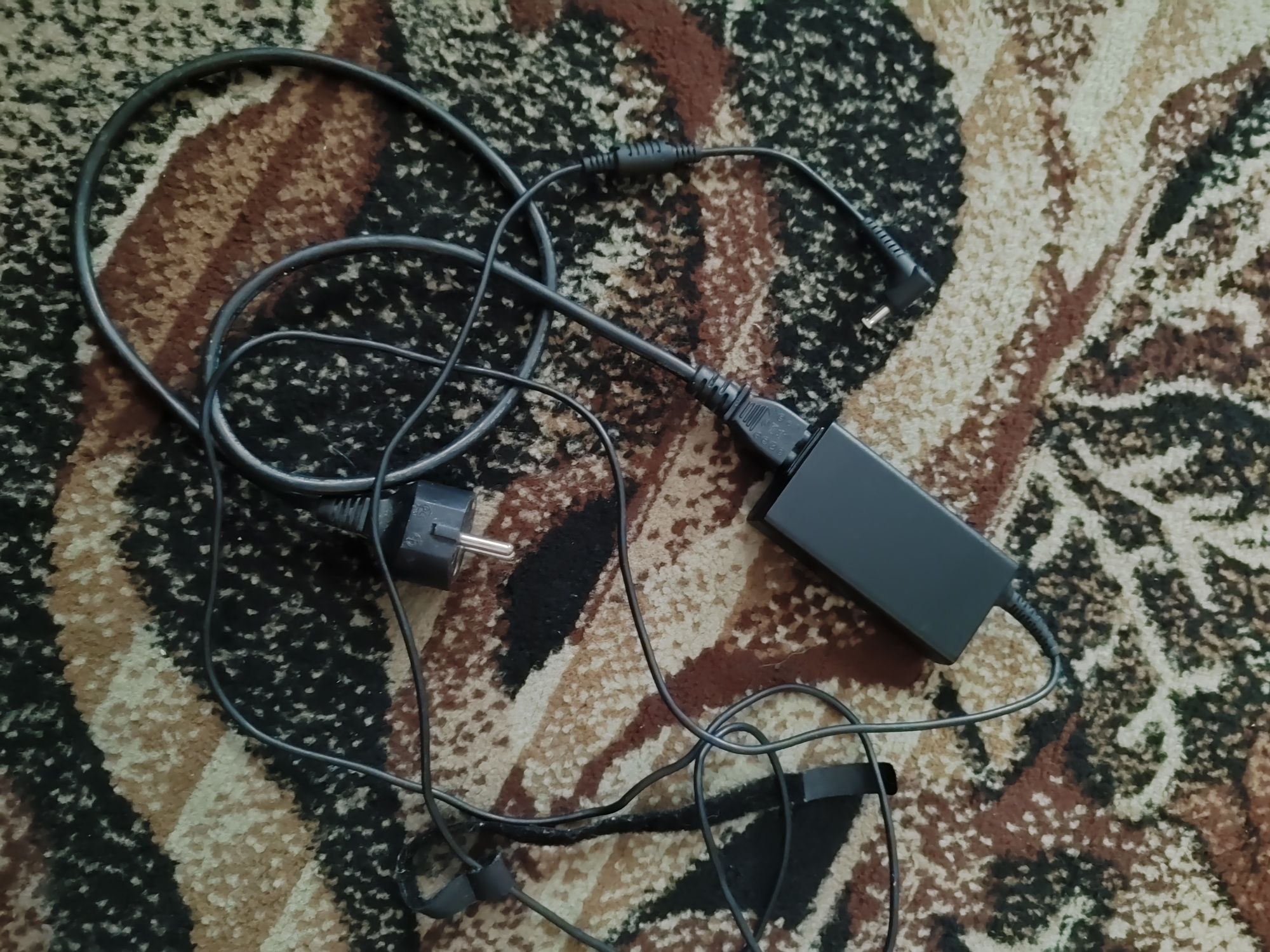 Zasilacz do laptopa nie testowałem