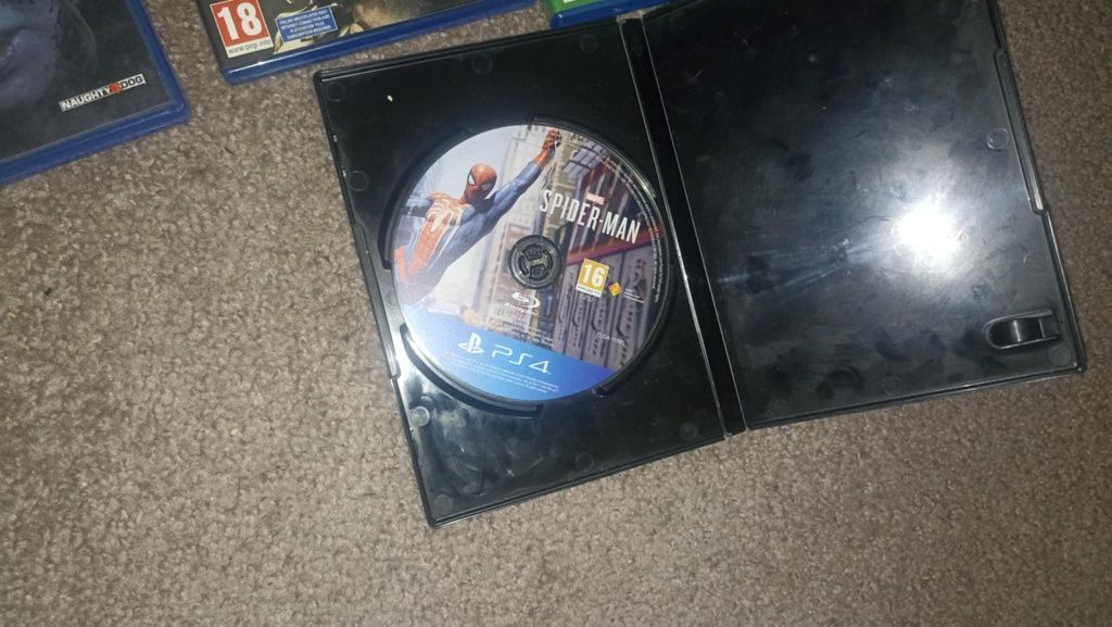 PS4 1 TB com acessórios