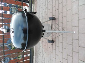 Grill Weber węglowy 57 cm kula z popielnikiem systemem One-Touch