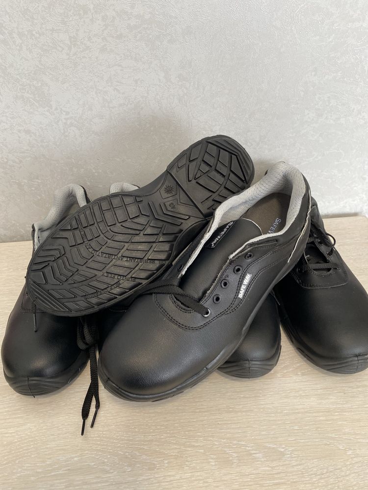 Кросівки робочі робоче взуття із захистом носка