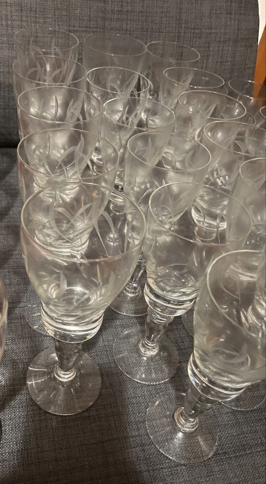 Vendo copos e taças