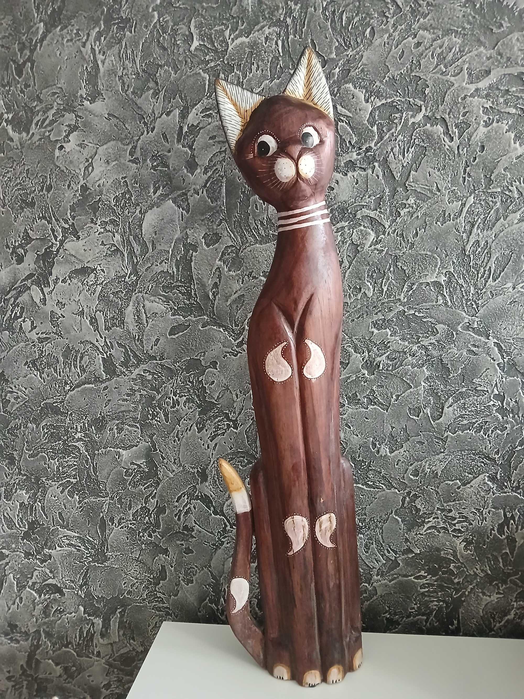Figurka rzeźba kot drewniana Indonezja