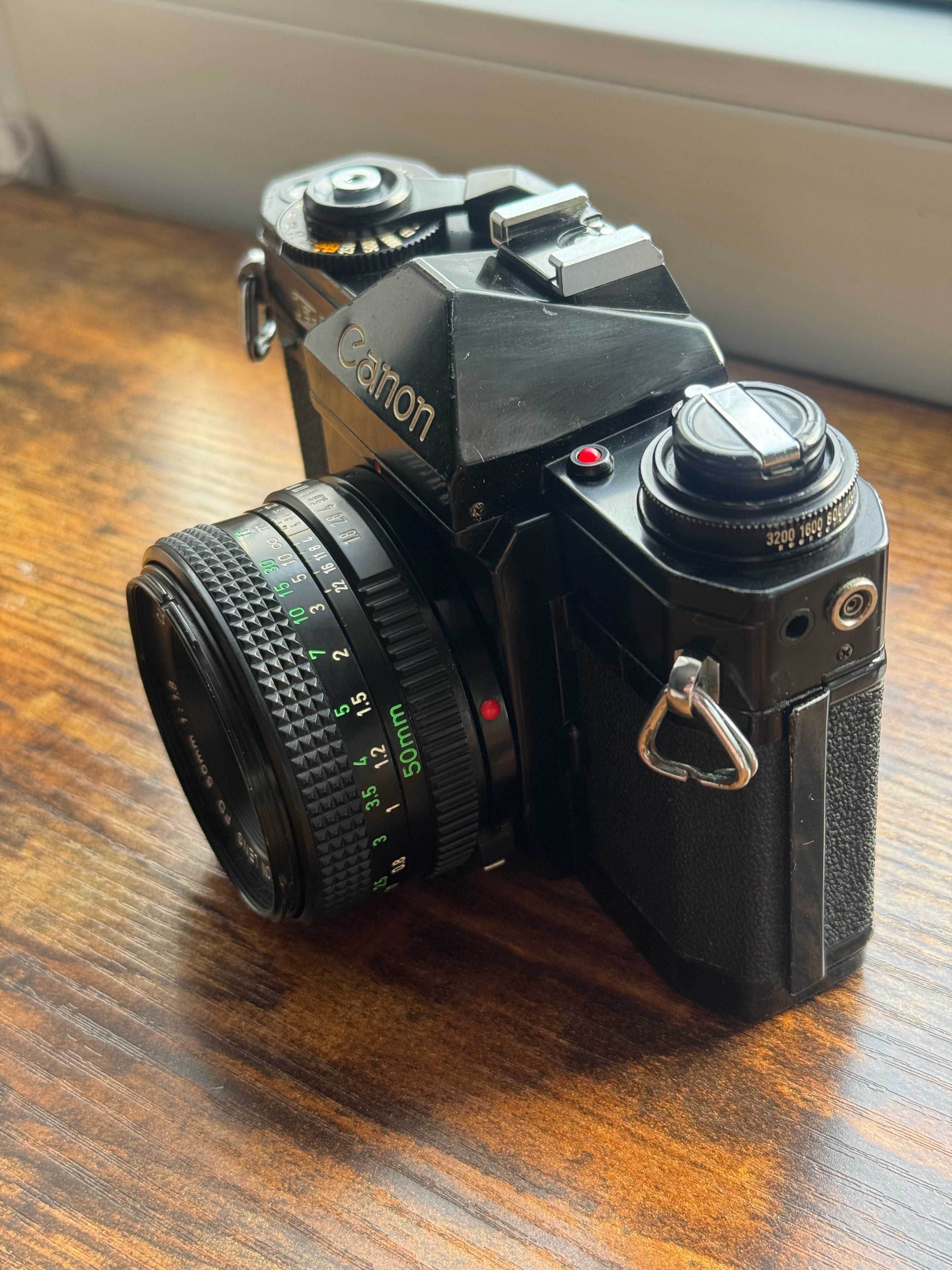 Canon EF  + obiektyw Canon 50mm 1.8