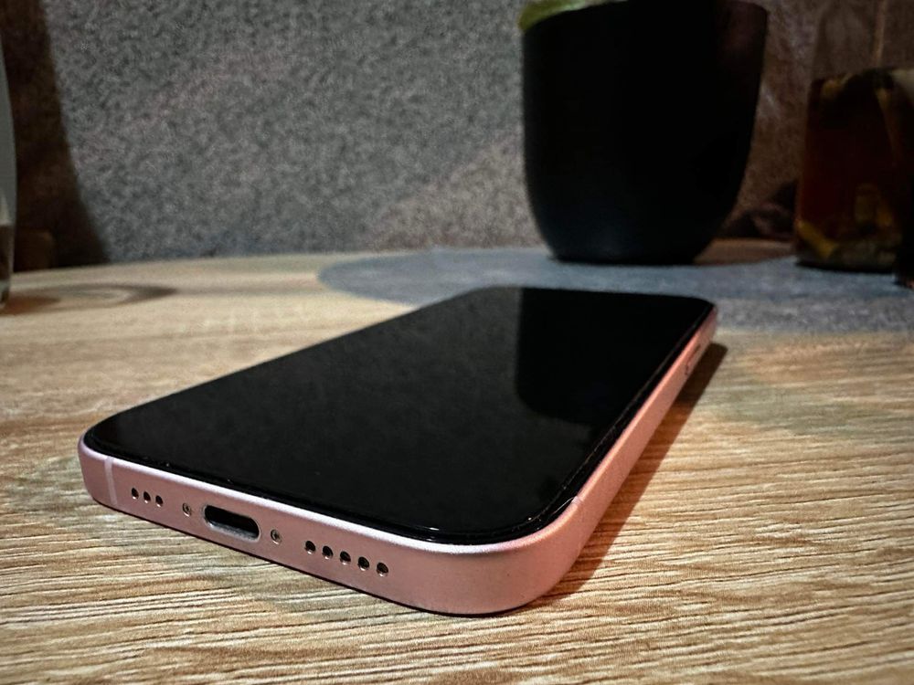 Iphone 15 różowy