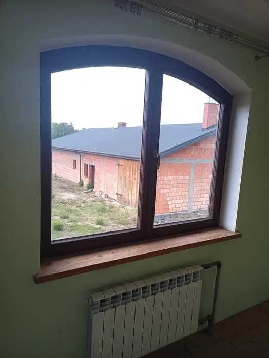 Nowy dom i budynek gospodarczy