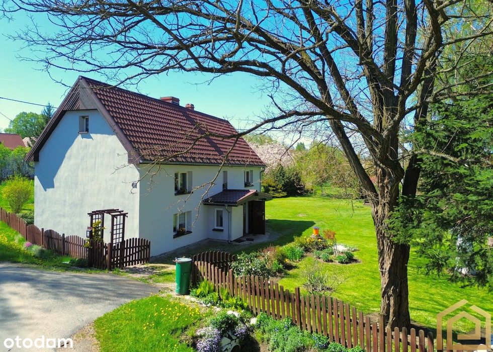 Dom z dużym i pięknym ogrodem | Dogodna lokalizacja