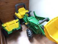 Traktor na pedały z ładowaczem