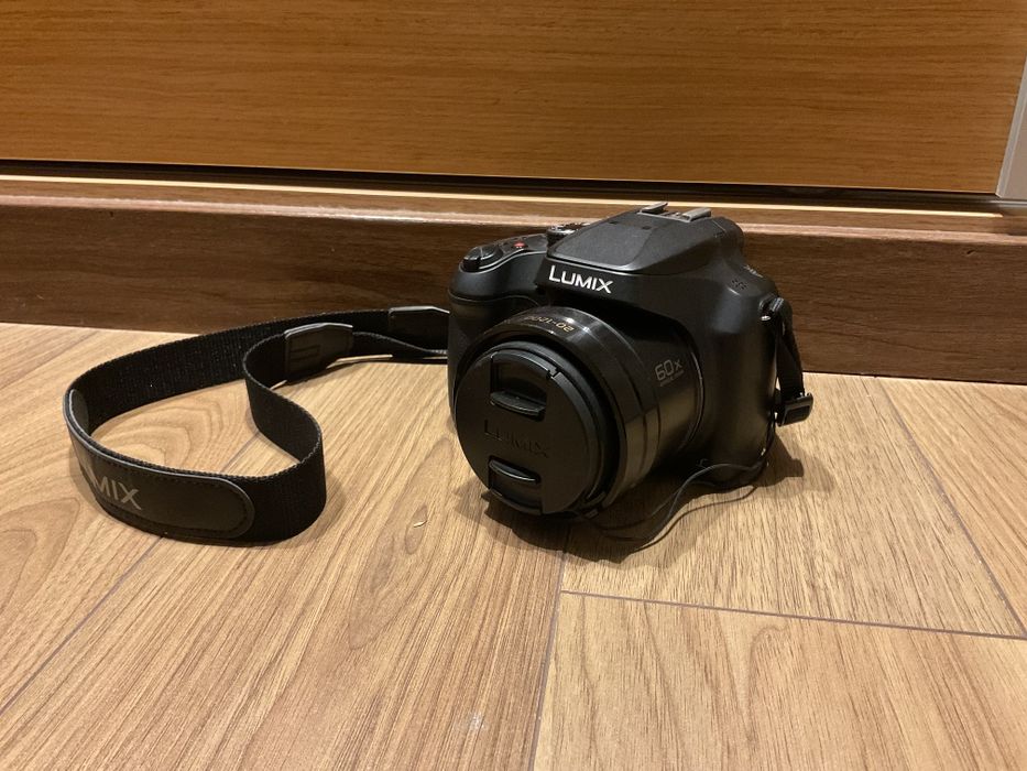 Panasonic Lumix DC-FZ82 (18.1 MP, 60X ZOOM)