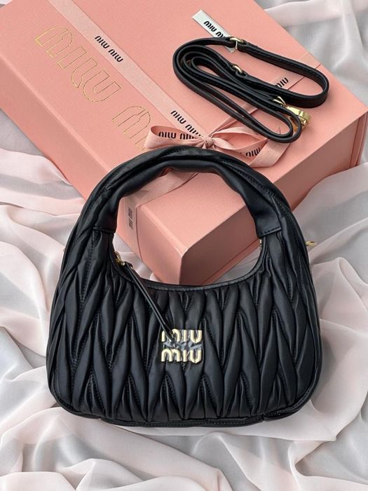 Сумка Miu Miu.