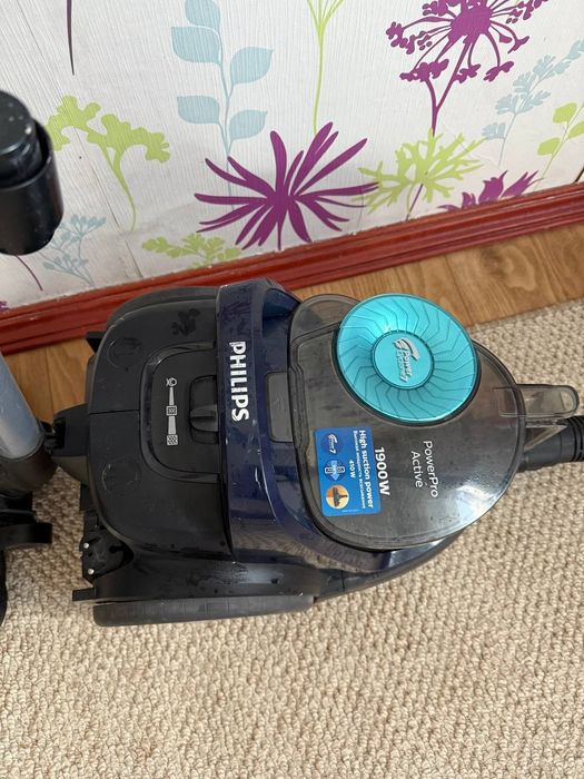 Продается пылесос Philips 1900W