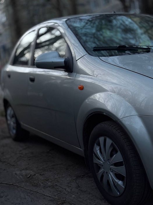 Шевроле авео t200 2005 1.5 газ/бенз
