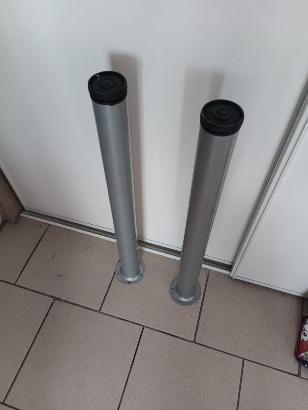 Nogi pod blat regulowane