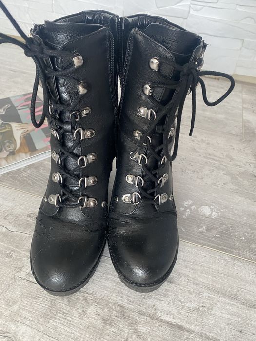 Botki guess czarne eko skóra skórzane oficerki na obcasie slupku