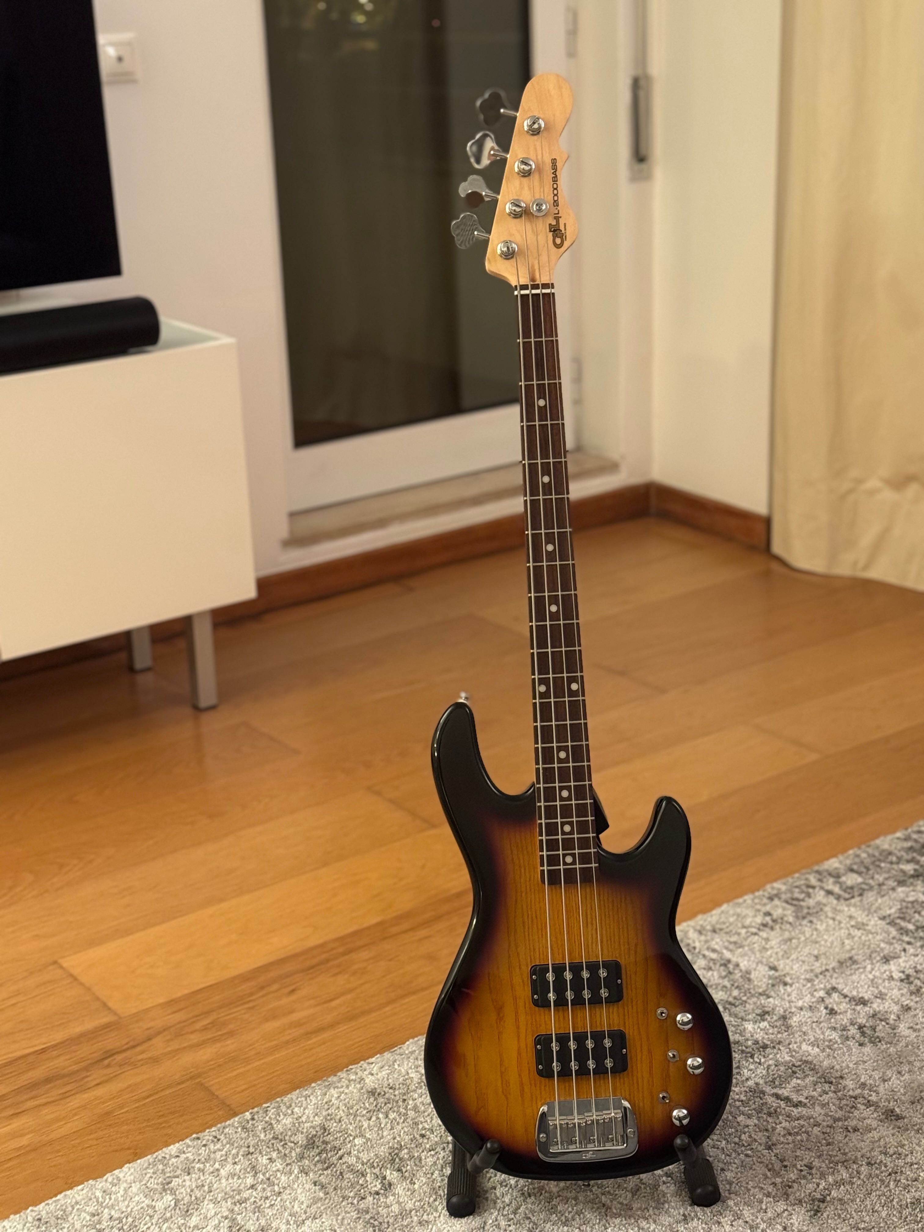 Baixo G&L L-2000 Tribute Series - Cor 3-Tone Sunburst