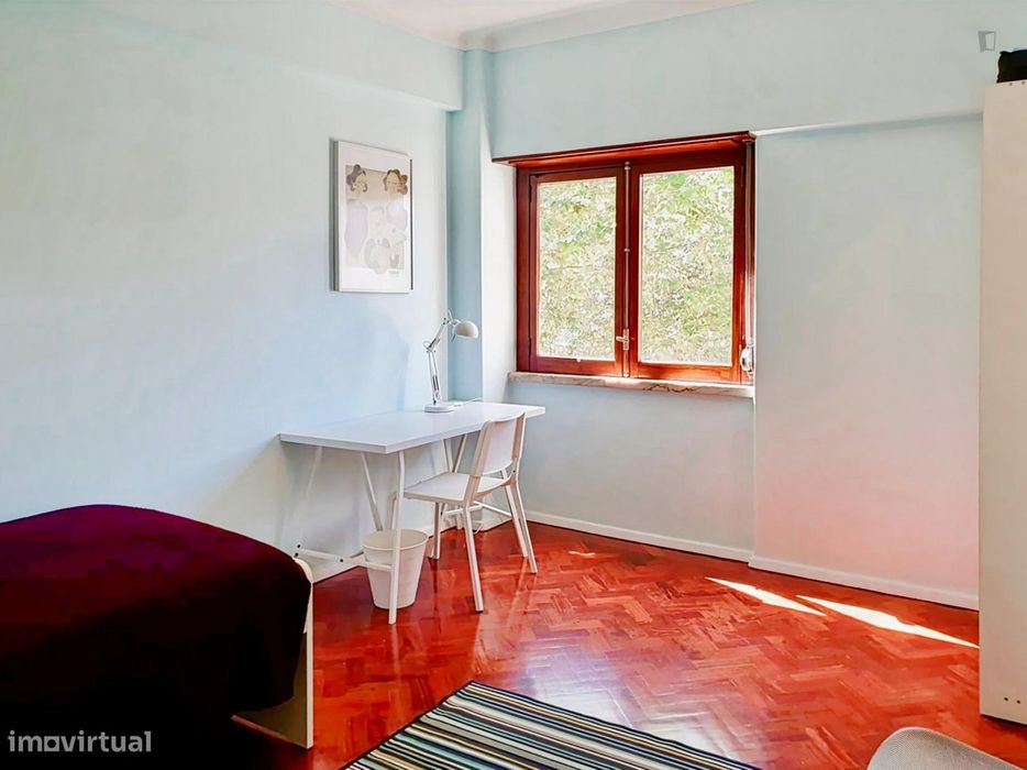 419875 - Quarto com cama de solteiro em...