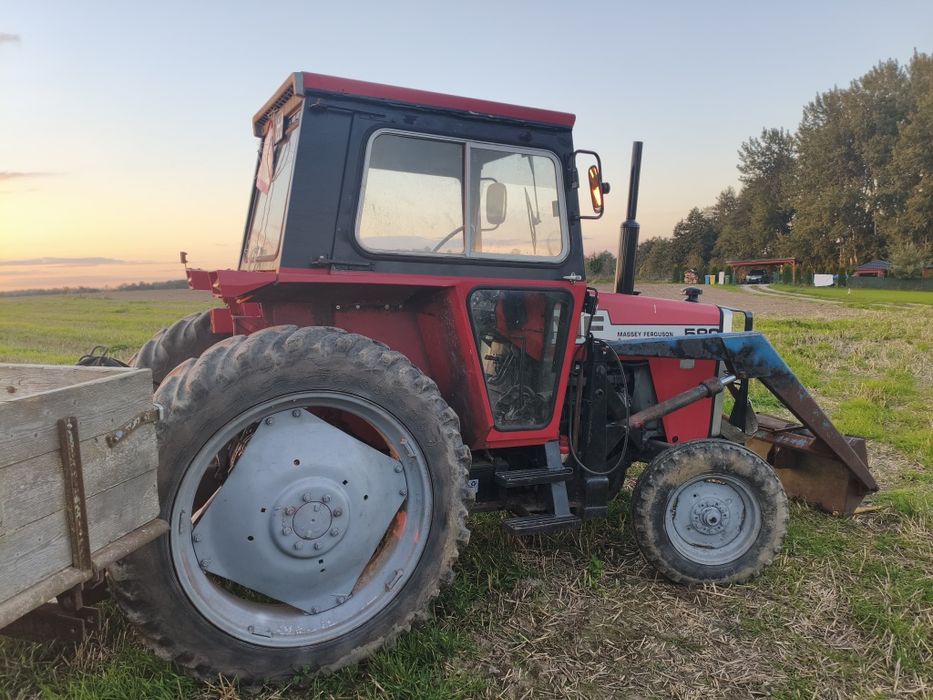 Ciągnik Massey Ferguson z turem