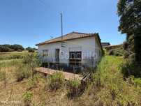 Moradia T3 com Anexo e Terreno - Chancelaria, Torres Novas