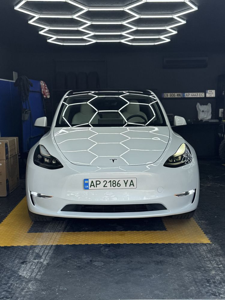 Tesla model Y новая ! Идеал.