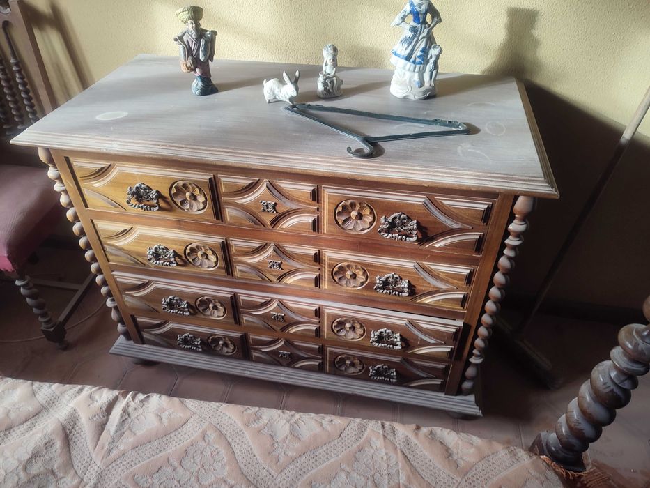 Cómoda de madeira maciça