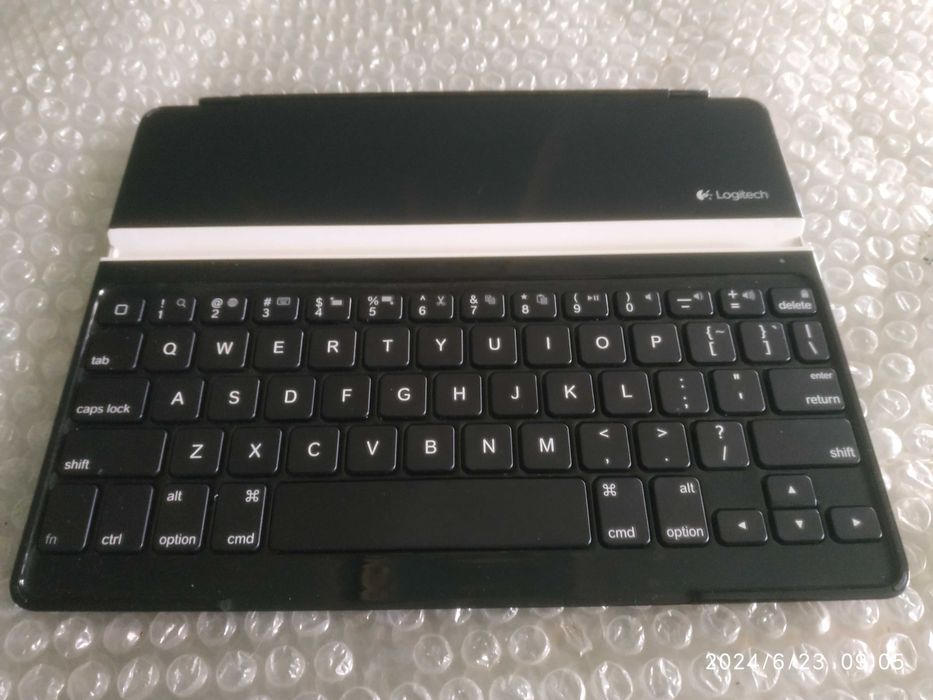 Чехол - клавиатура  для Apple iPad Logitech Ultrathin Keyboard Cover
