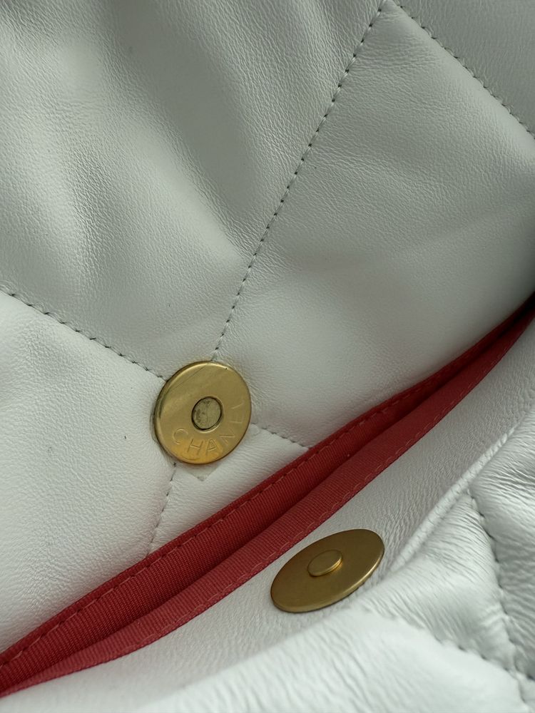 Нова сумка Chanel 19 white