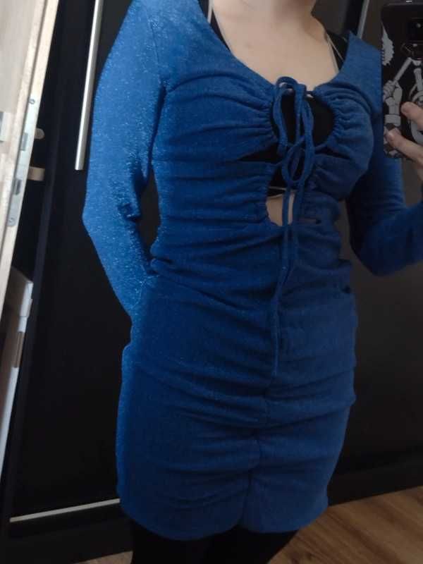 Niebieska sukienka brokatowa