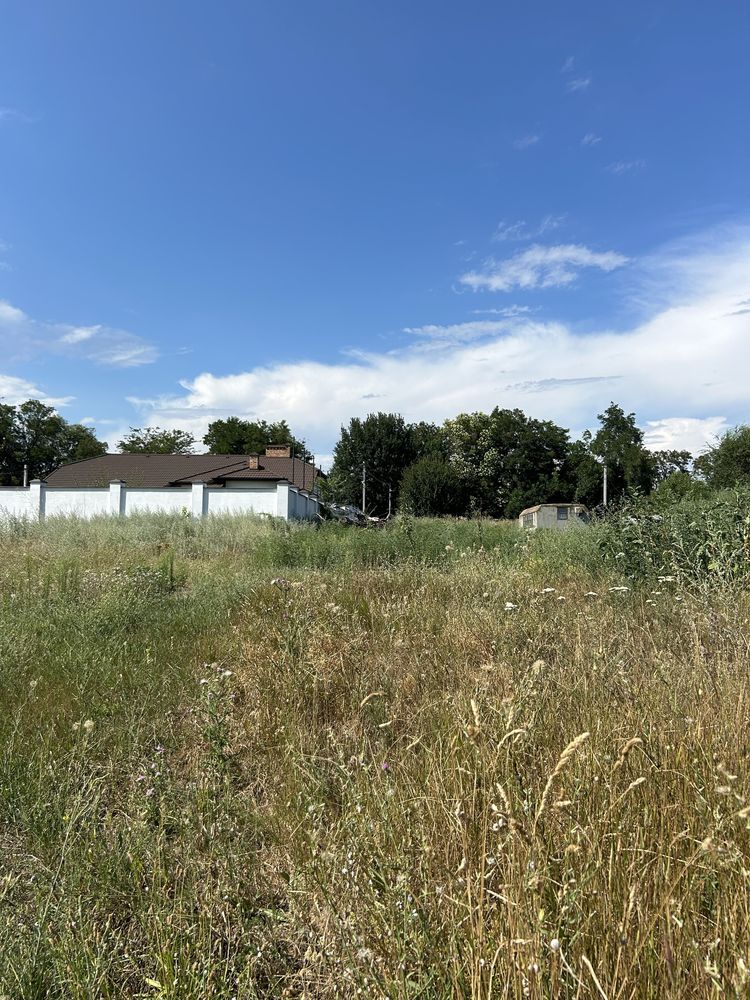 Продам земельню ділянку в с.Сонячне