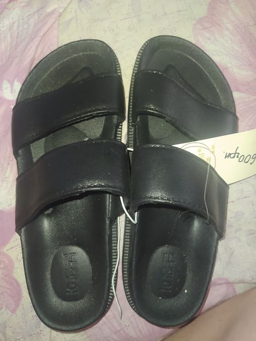 Продам летние шлёпанцы.