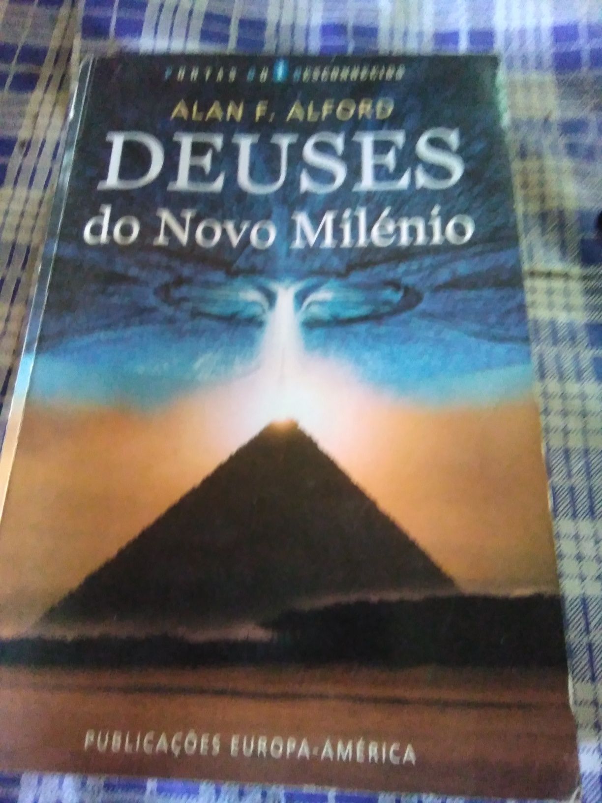 deuses do novo milénio