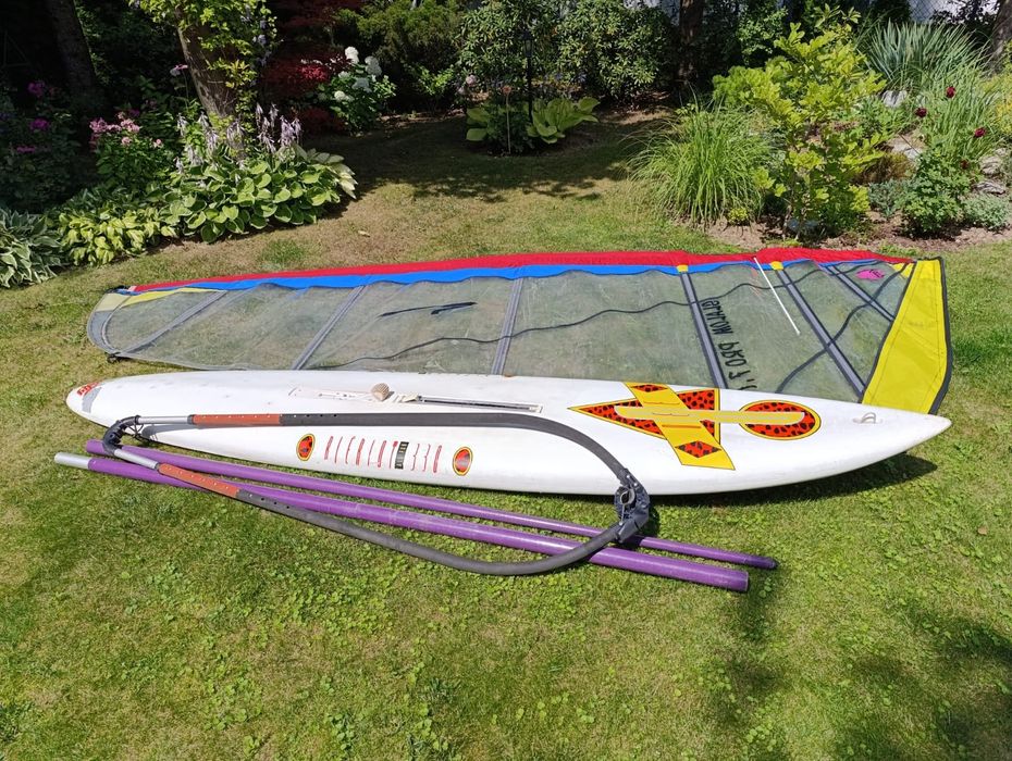 Deska windsurfingowa blieriot 330 bom maszt, dwa żagle 7,1 i 5,5 metra