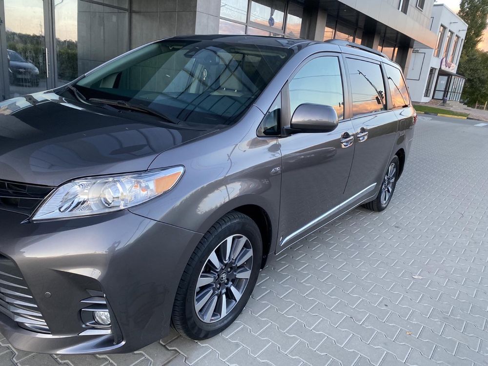 Toyota Sienna XLE AWD 2018