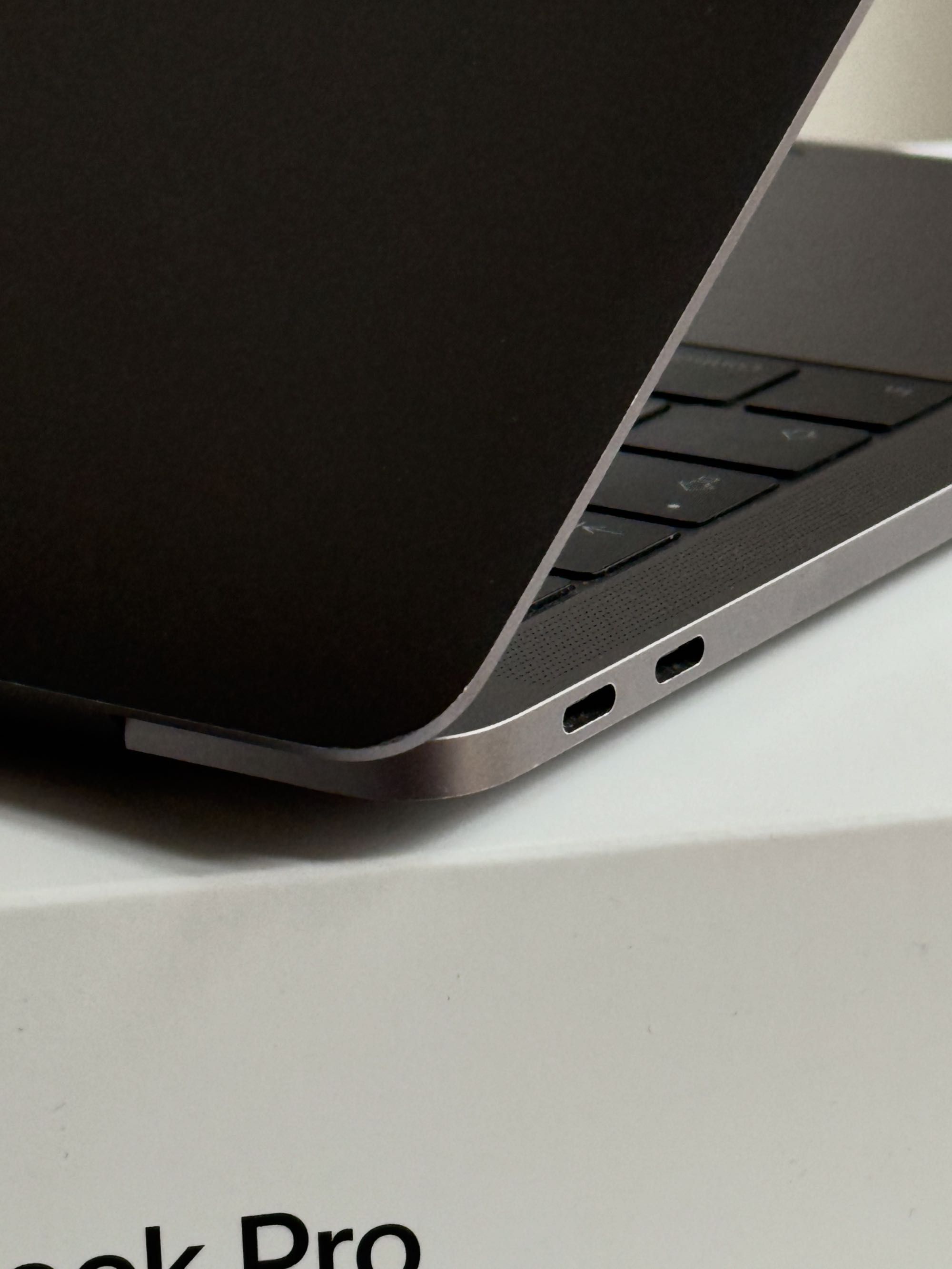 MacBook Pro 2017 13" 16/256GB i5 2.3GHz
