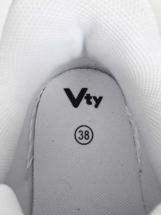 Sapatilhas brancas (tam. 38)