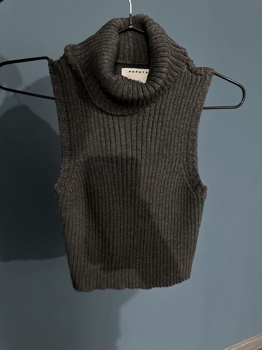 Розбираю гардероб кому цікаво ціни і параметри в особисті